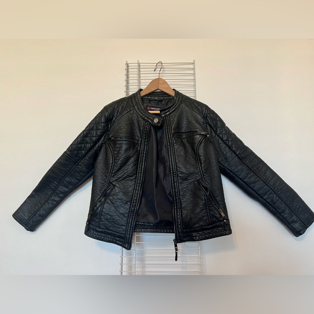 Black Urban Republic faux leather motorcycle jacket size Large